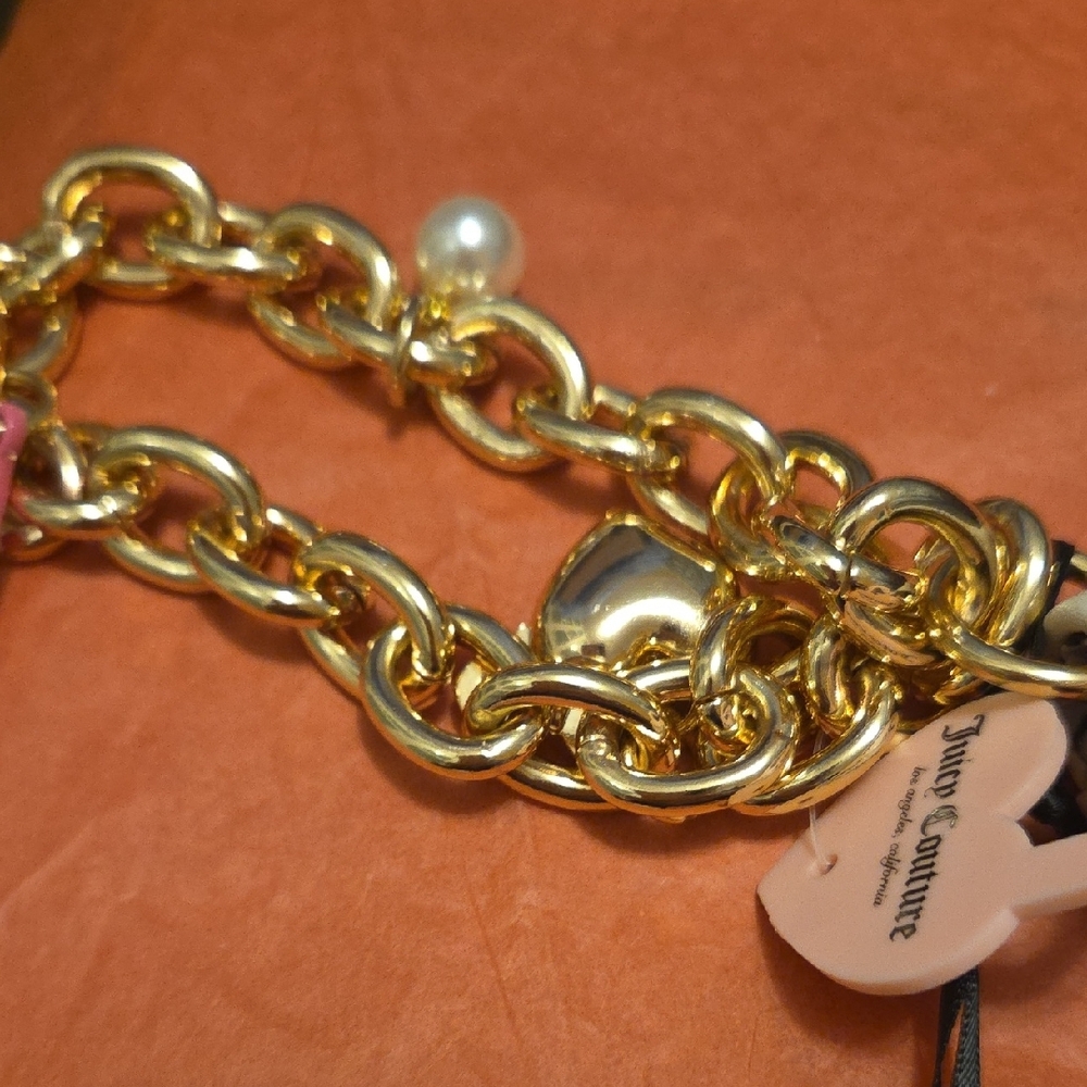 Juicy Couture Cream Card Holder with Gold Chain - Picture 3 of 5